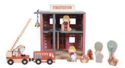 Little Dutch Railway Brandweerkazerne -Speelgoedwinkel LD4490 little dutch railway brandweerkazerne 1