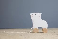 Little Dutch LD4452 Houten Trekdier IJsbeer -Speelgoedwinkel little dutch houten trekdier ijsbeer 1 scaled 1