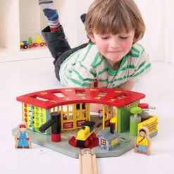 BigJigs BJT192 Rail Remise Voor 5 Treinen -Speelgoedwinkel remise 5 treinen bijigs bjt192 1 1