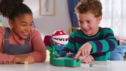 Epoch Super Mario Animal Plant Escape – Kinderspel -Speelgoedwinkel super mario piranhha plant escape bordspel 5