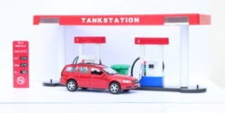 Kidsglobe Tankstation + Volvo V70 -Speelgoedwinkel tankstation kidsglobe 1